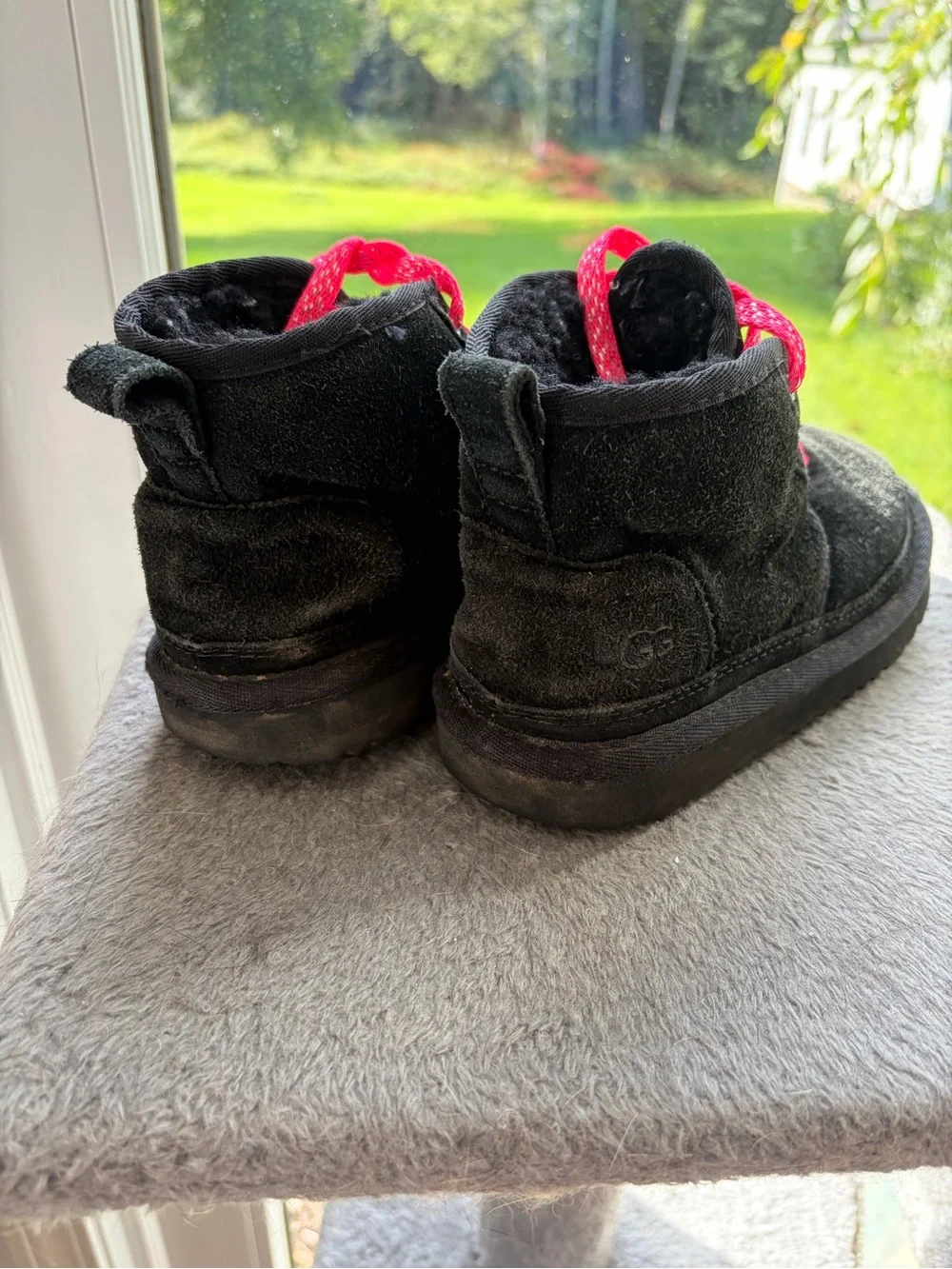 UGG Kids Neumel Suede Chukka Boots Black Pink Glitter Laces Youth 13